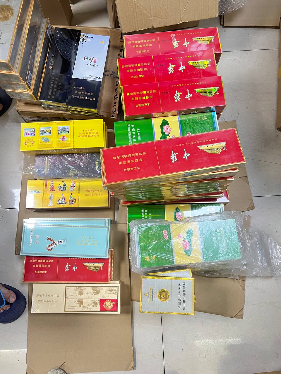 《双飞上下铺姐妹花电视剧》メイリン モデルコレクション メ十一区程隽高清在线观看